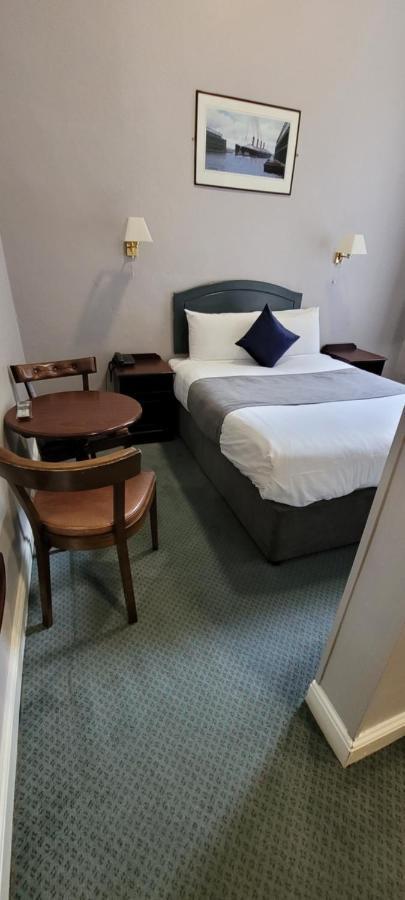 Commodore Hotel Cobh Kültér fotó