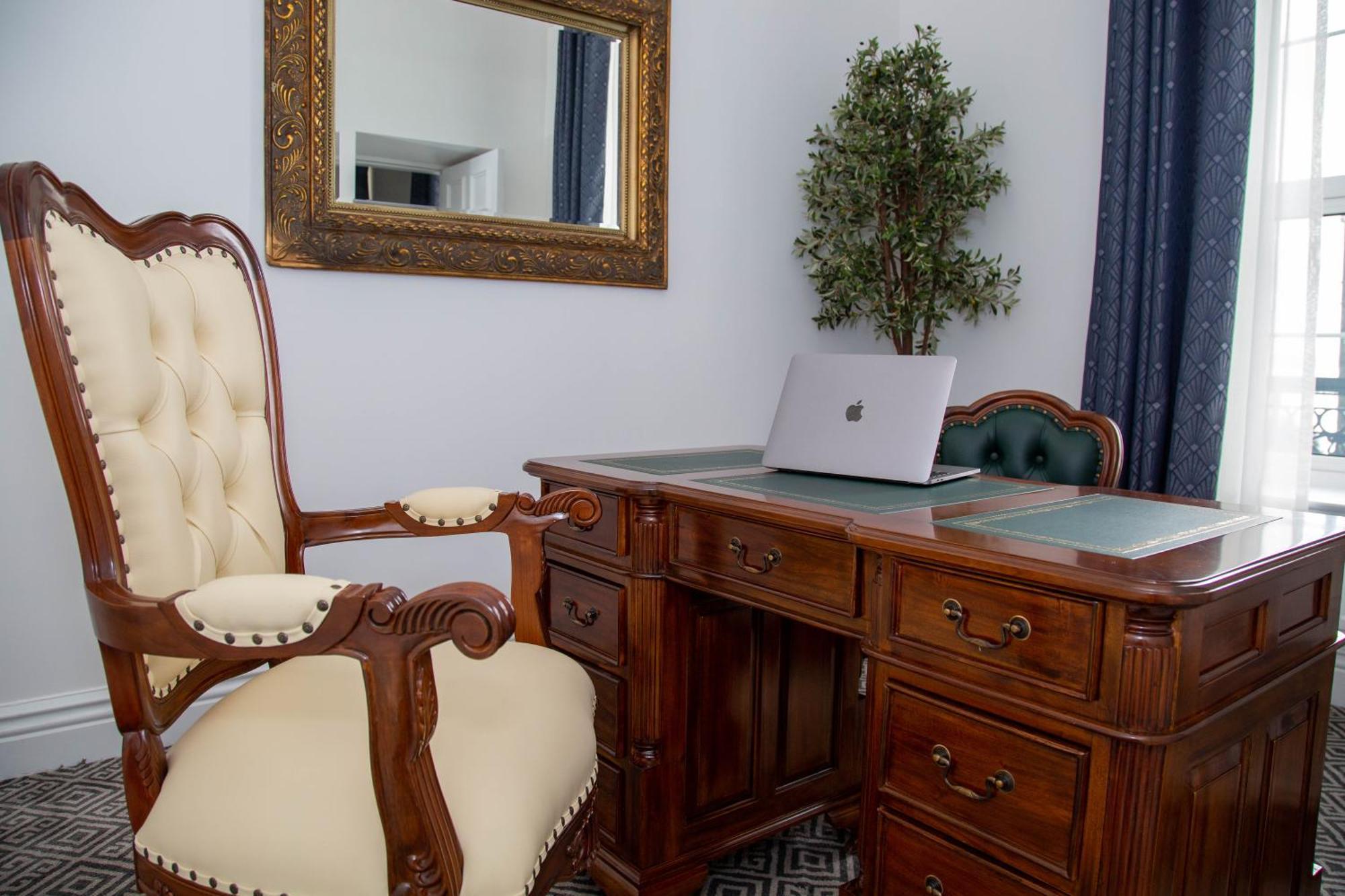 Commodore Hotel Cobh Kültér fotó