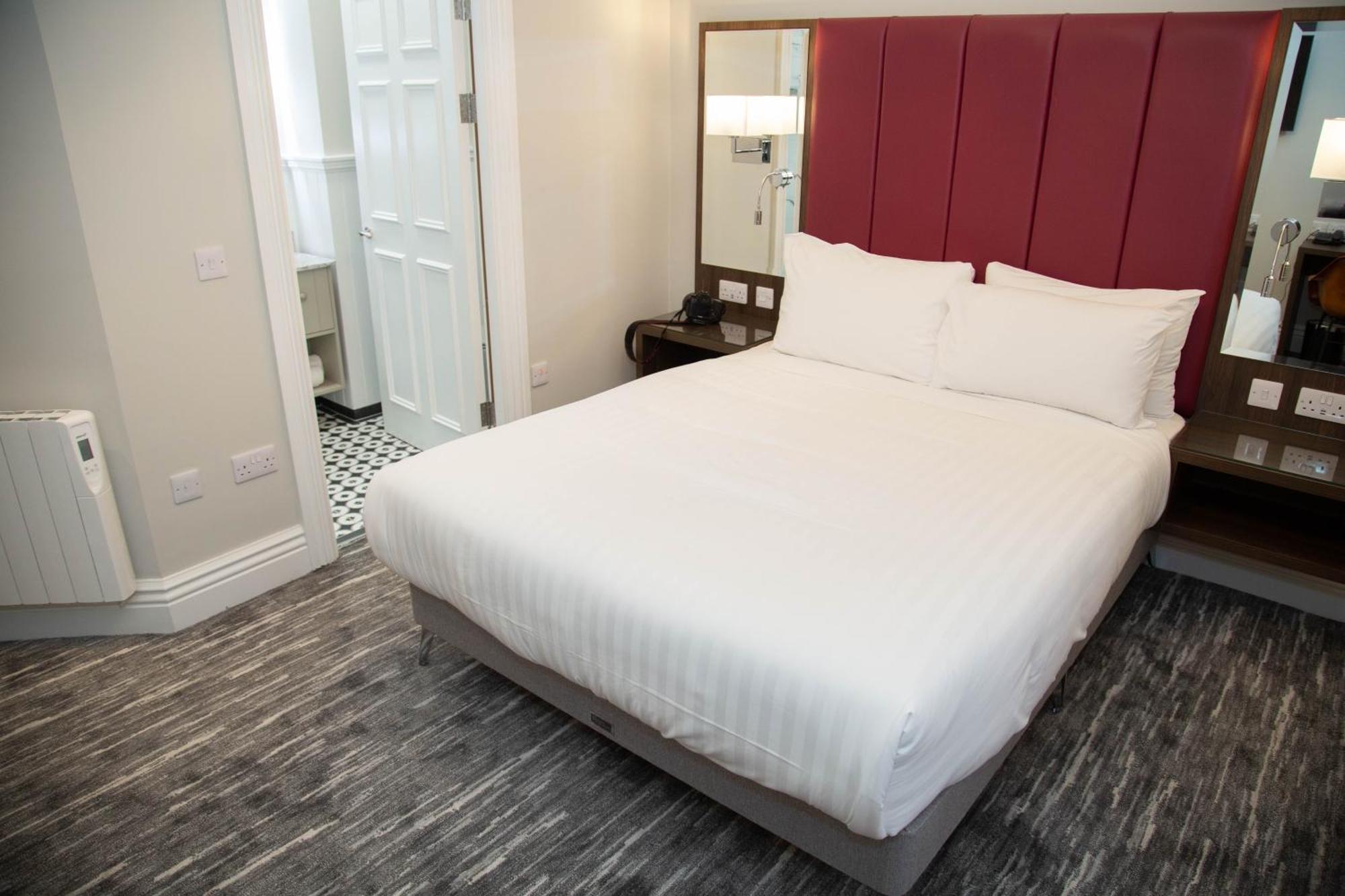 Commodore Hotel Cobh Kültér fotó