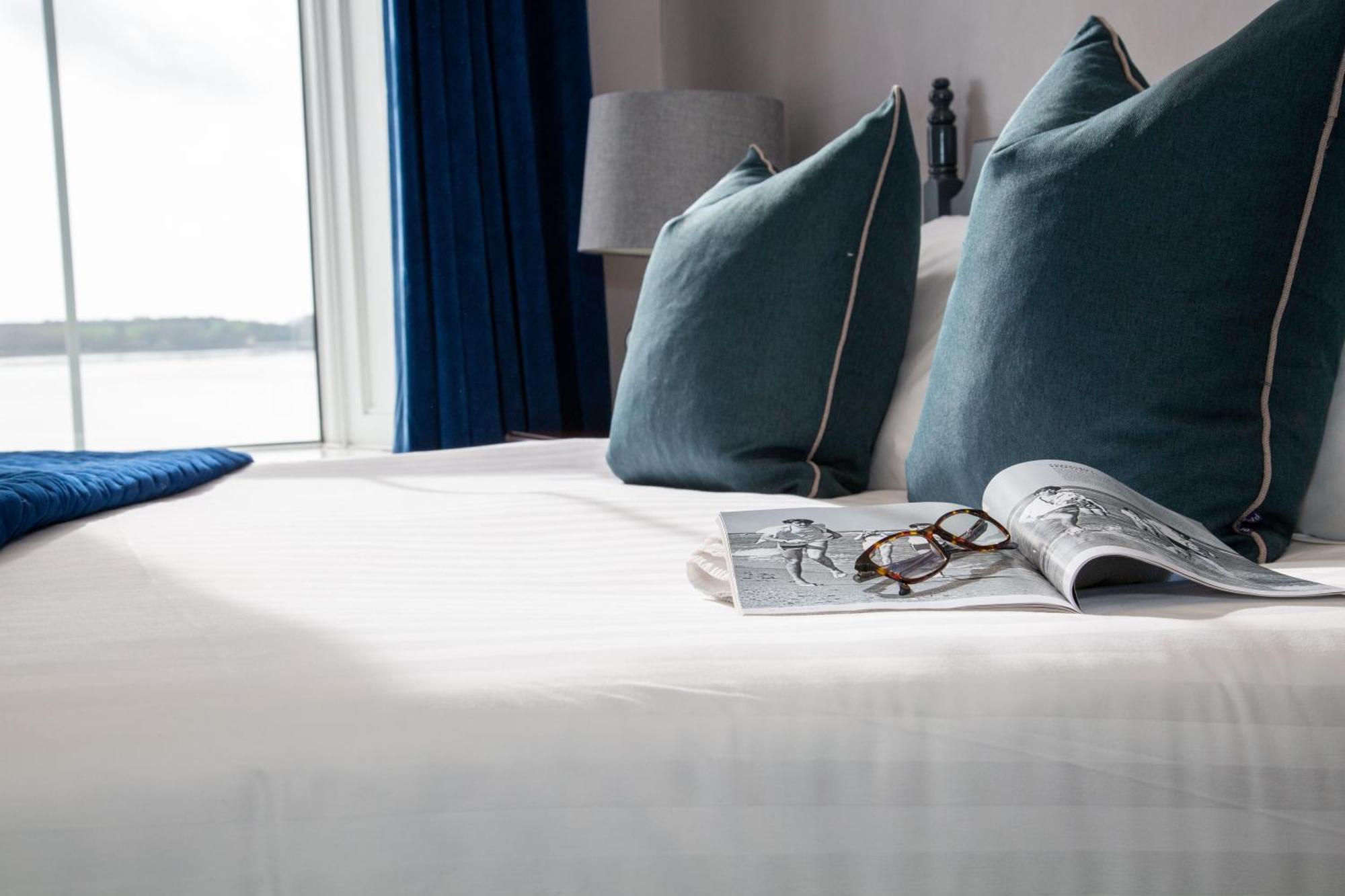 Commodore Hotel Cobh Kültér fotó
