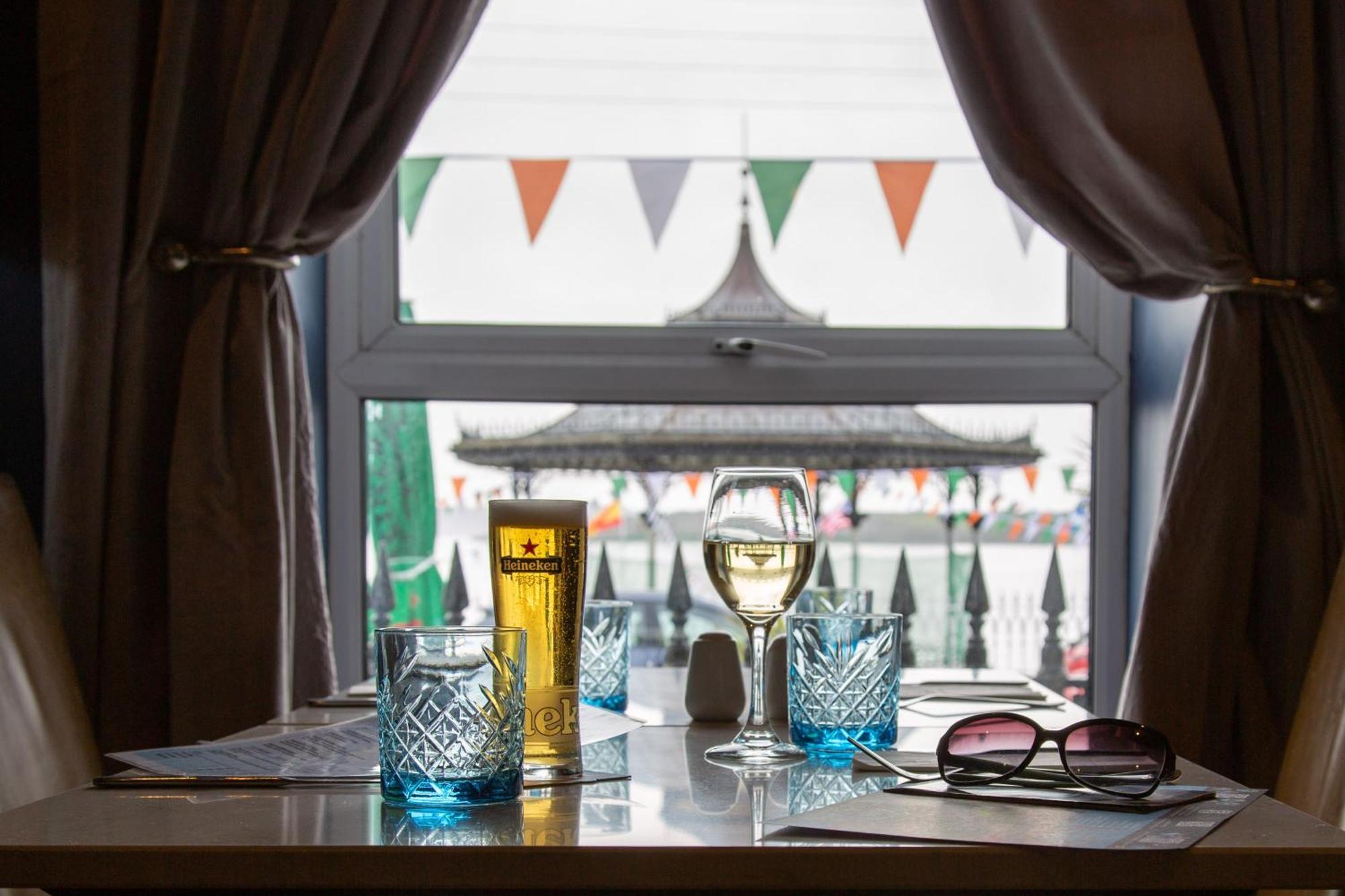 Commodore Hotel Cobh Kültér fotó
