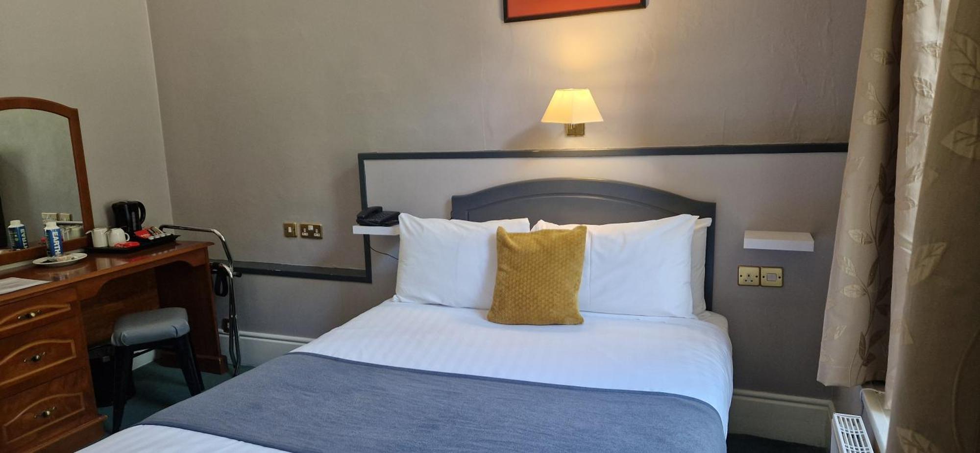 Commodore Hotel Cobh Kültér fotó