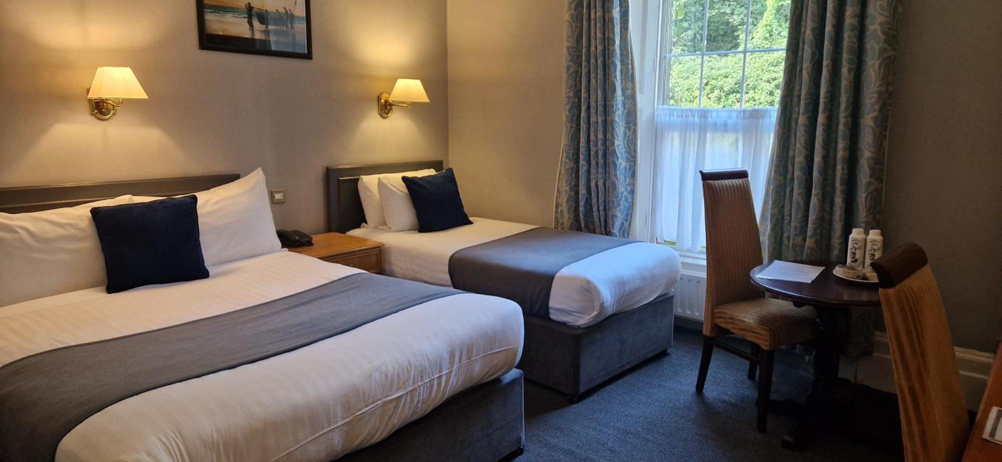 Commodore Hotel Cobh Kültér fotó