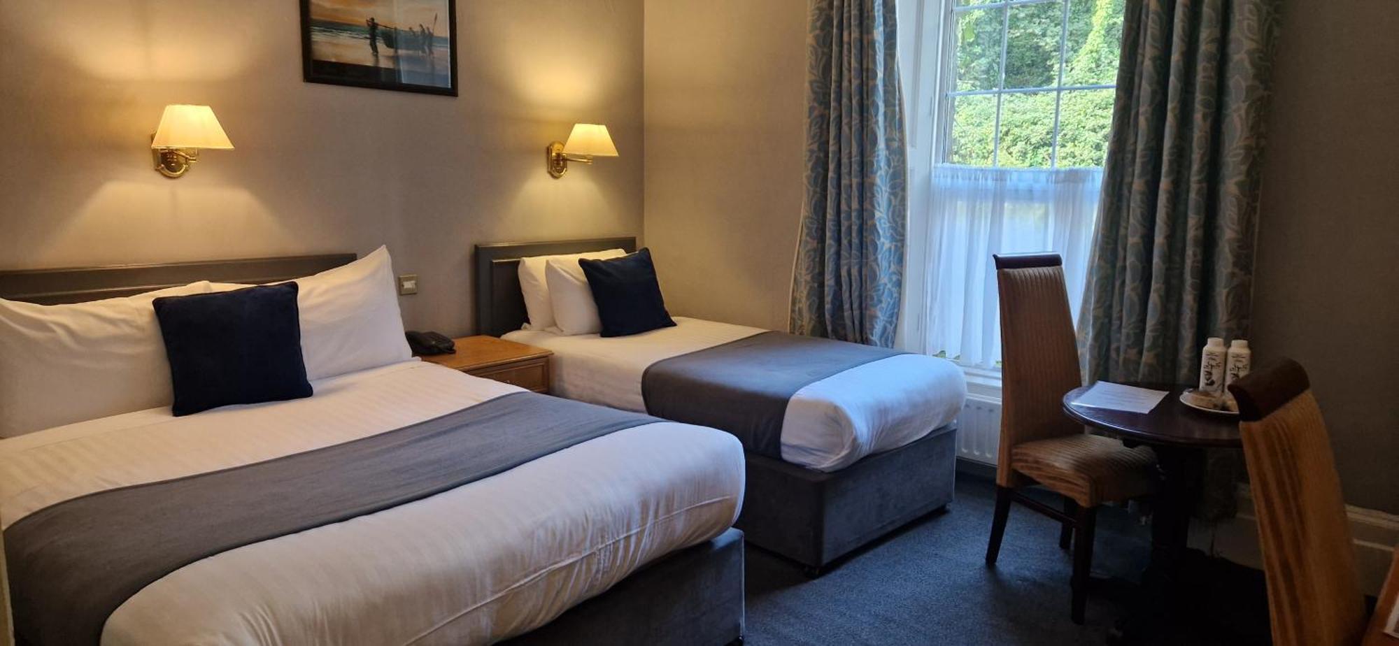 Commodore Hotel Cobh Kültér fotó