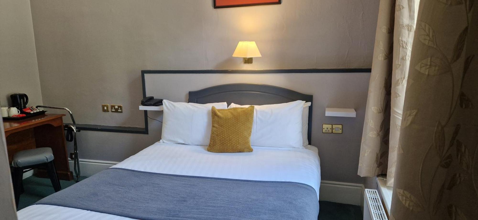 Commodore Hotel Cobh Kültér fotó