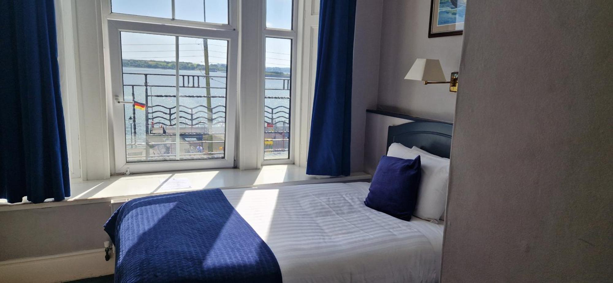Commodore Hotel Cobh Kültér fotó